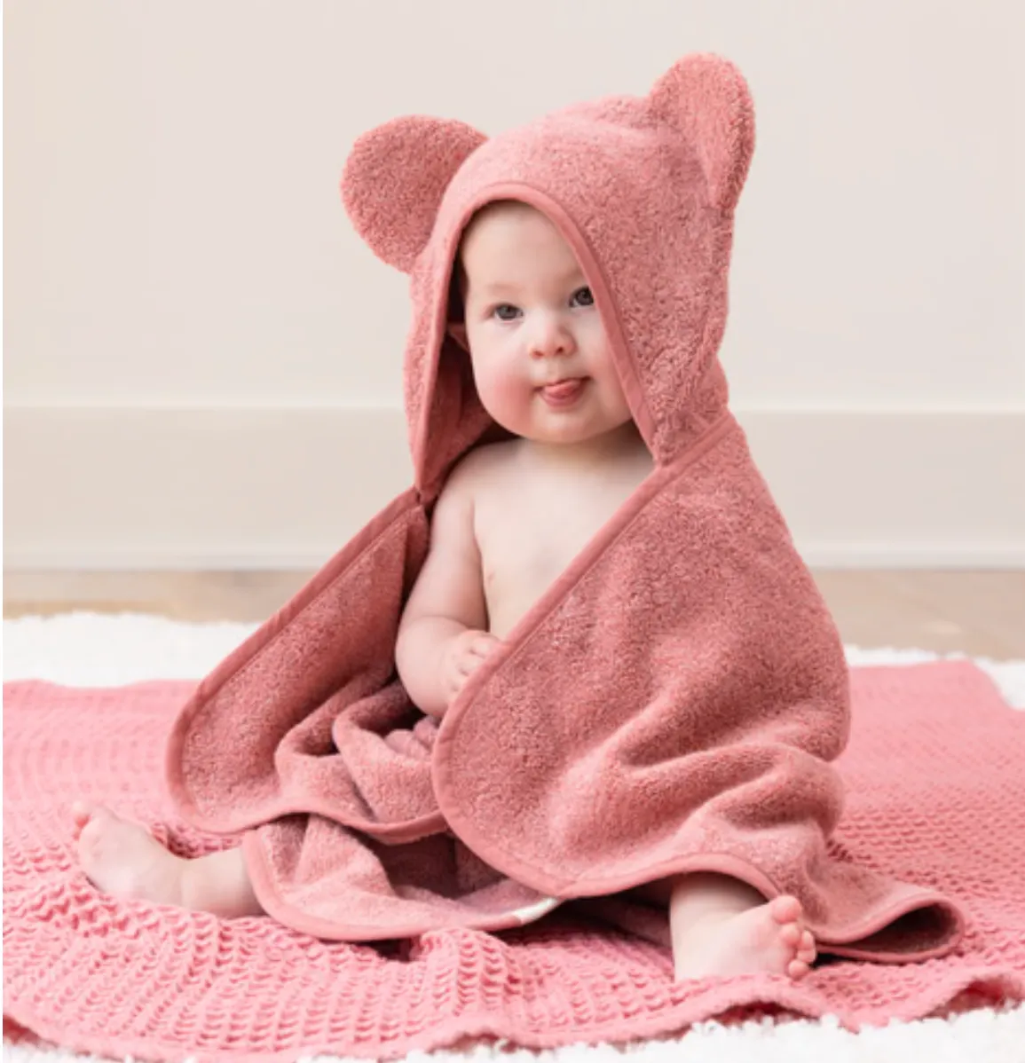 Hooded Towel   Wash Mist