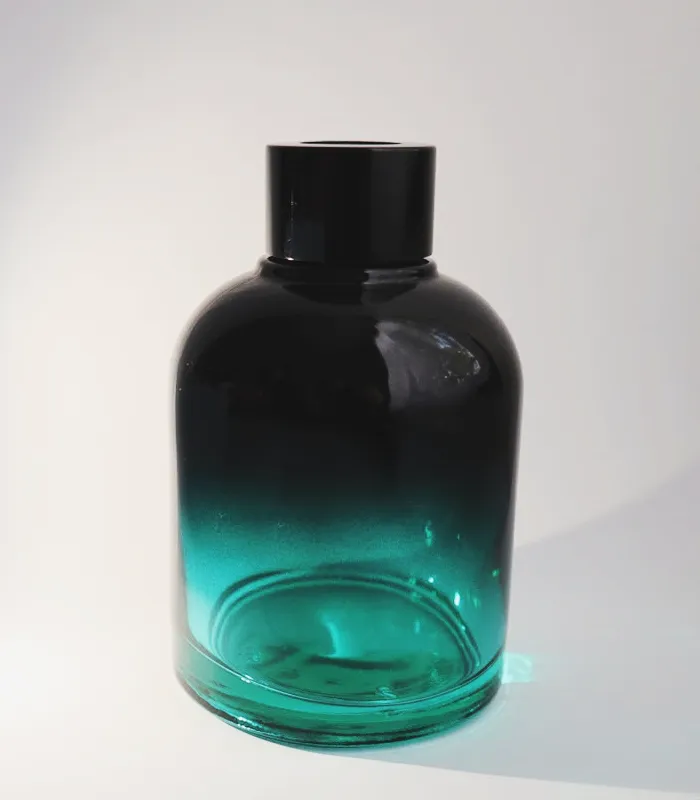 Vesper - Green Glass Diffuser Bottle w/ Black Cap